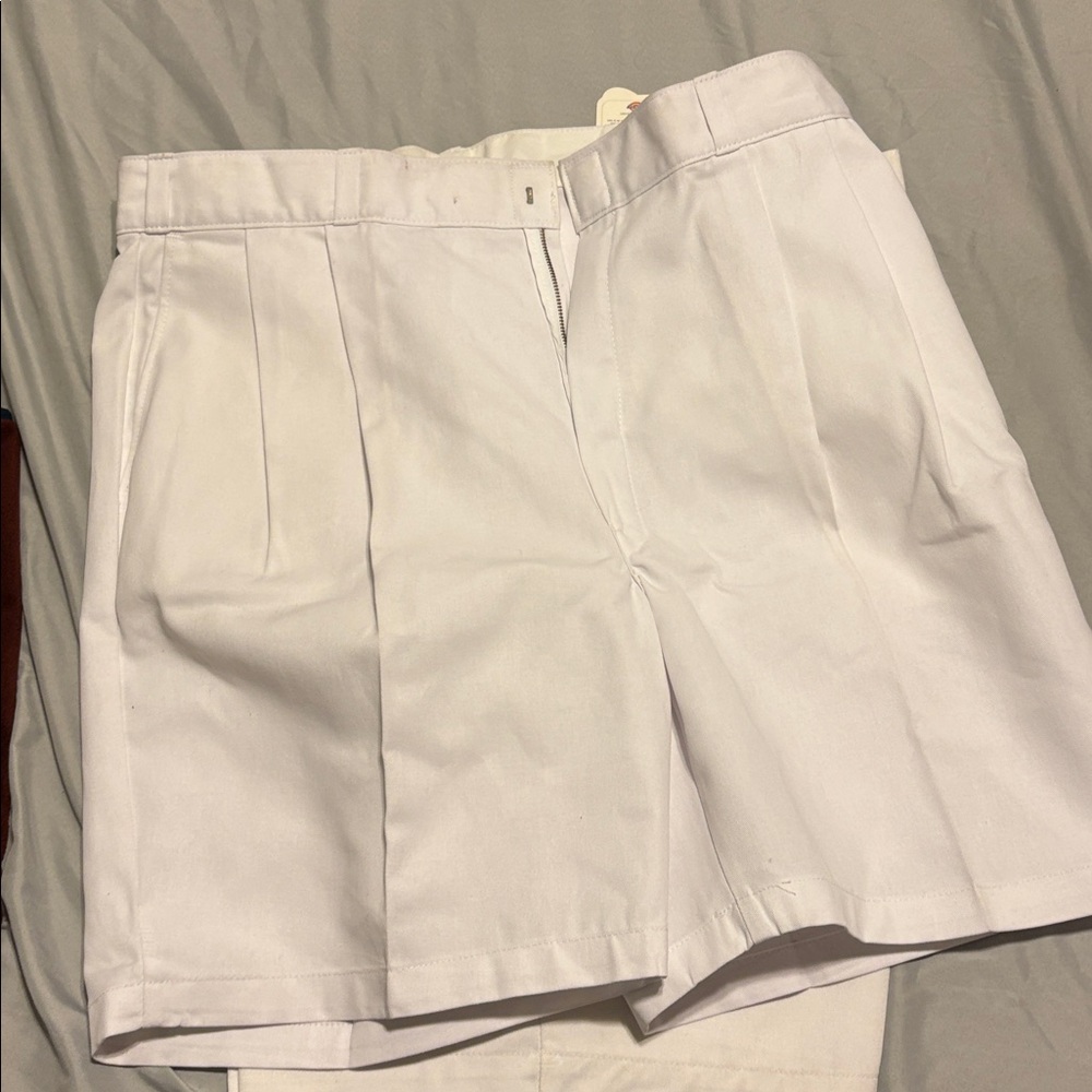 Dickies Classic White Shorts - Picture 2 of 3